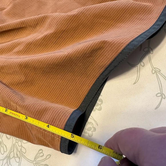 Vuori Men's Tan and Gray Swim Board Shorts - Picture 7 of 7